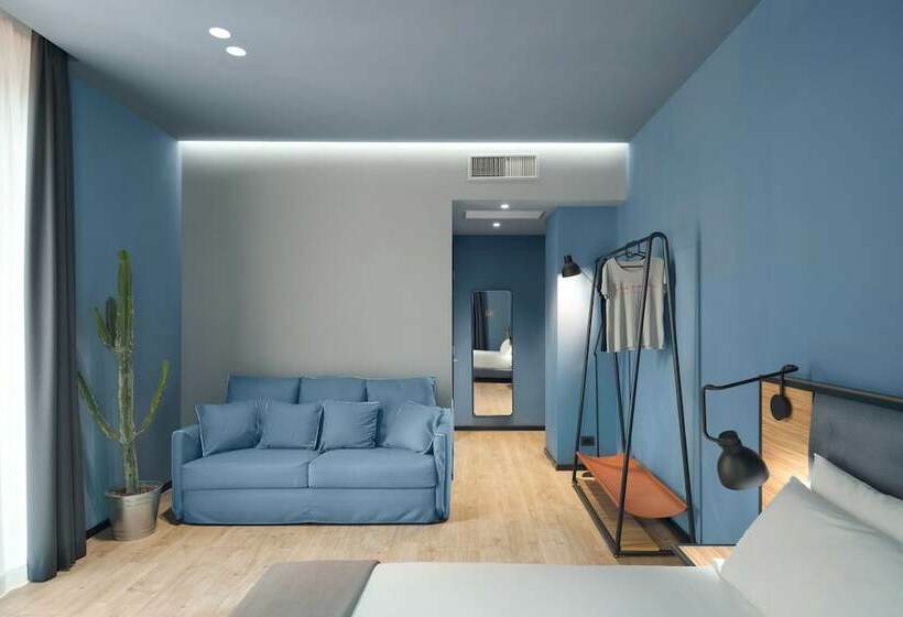 سوییت جونیور لوکس, The Poet