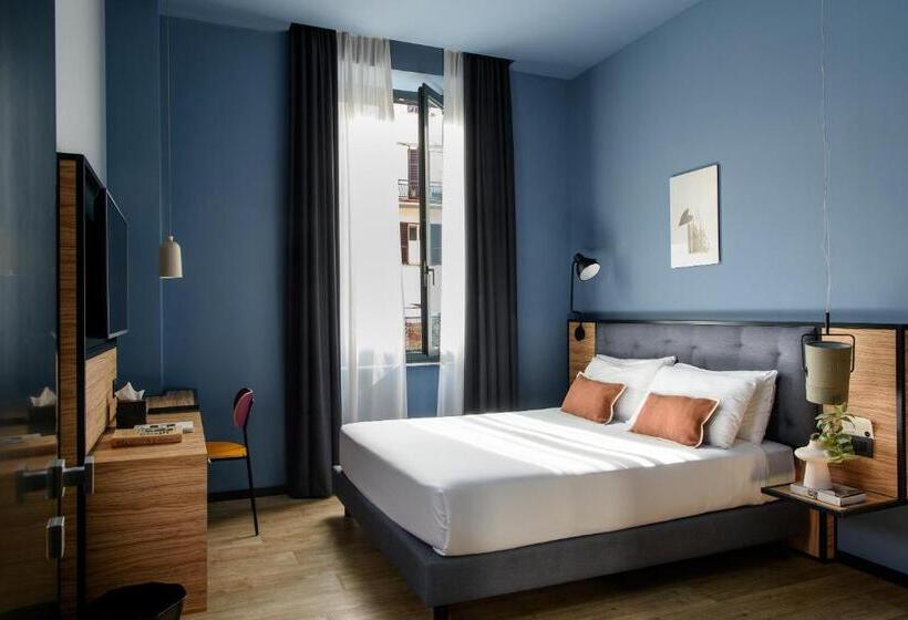 اتاق استاندارد, The Poet