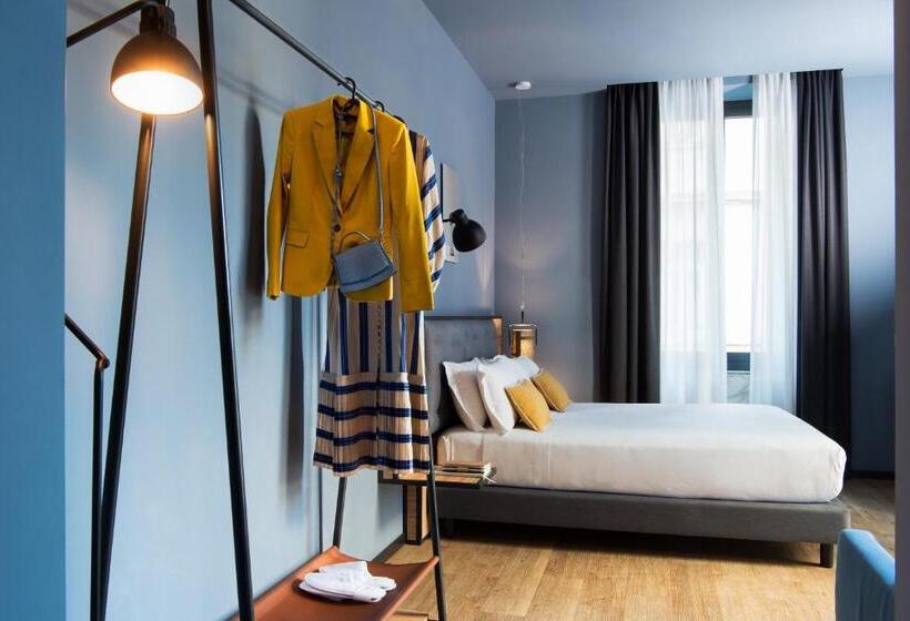 سوییت جونیور, The Poet