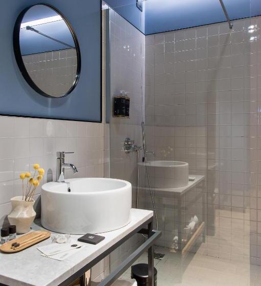 سوییت جونیور لوکس, The Poet