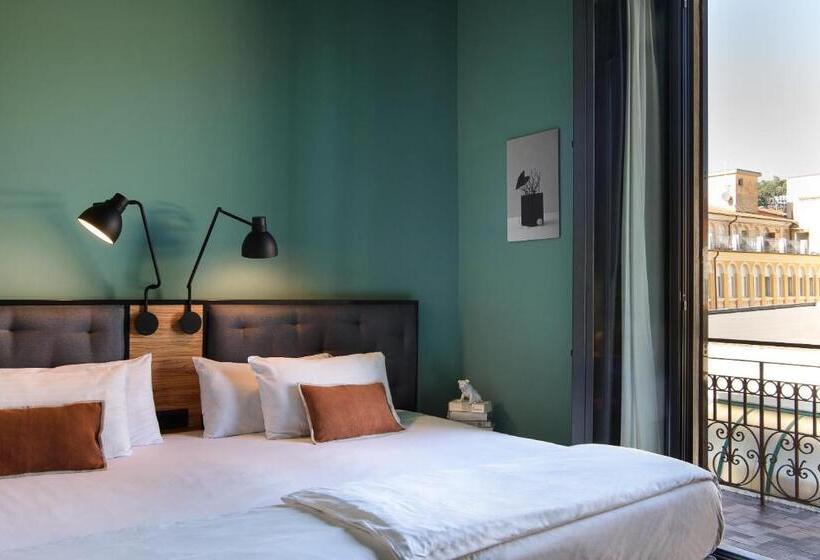 اتاق سوپریور با تخت بزرگ, The Poet