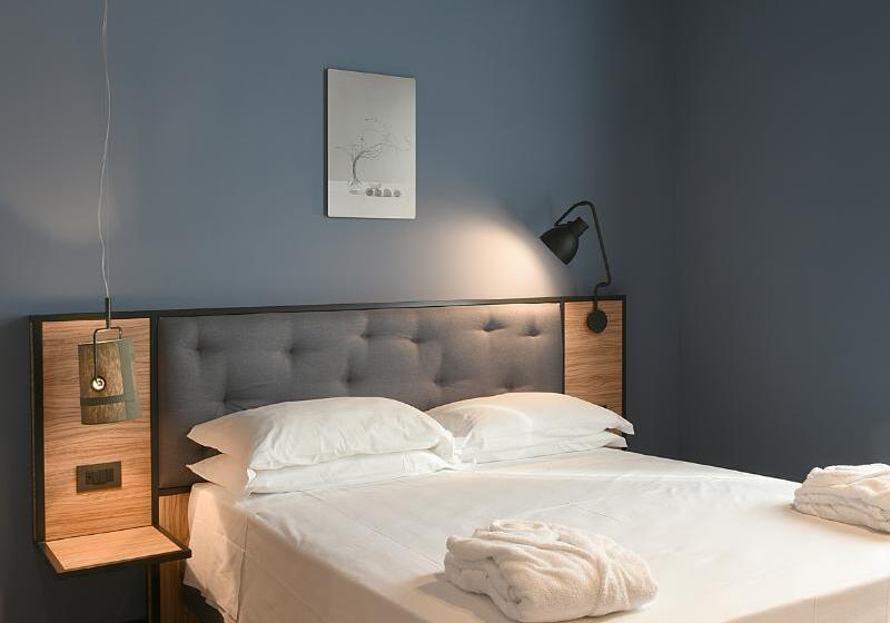 اتاق استاندارد, The Poet