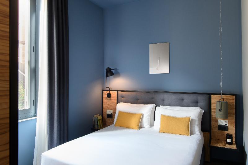 سوییت جونیور لوکس, The Poet