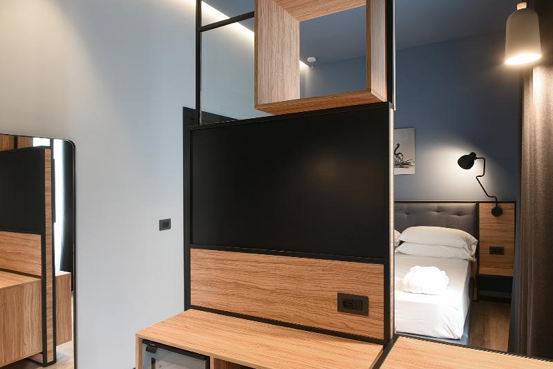 سوییت جونیور, The Poet