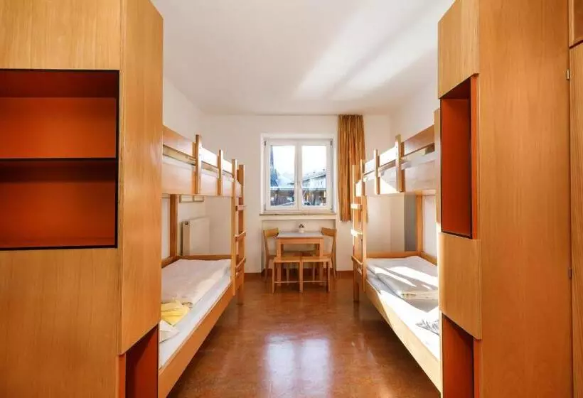 スタンダード４人部屋, Jugendherberge Garmisch Partenkirchen   Membership Required!