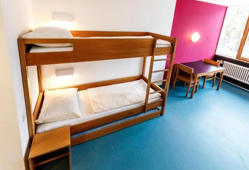 공용 욕실 구비 공동 객실 내의 침대, Jugendherberge Possenhofen