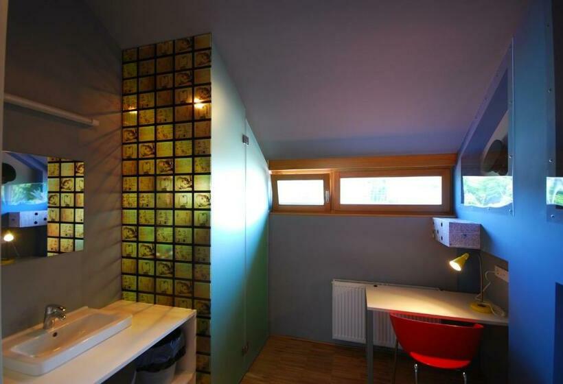 اتاق استاندارد یک نفره, Mcc Hostel