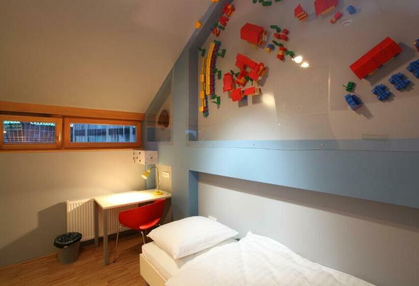 اتاق استاندارد یک نفره, Mcc Hostel