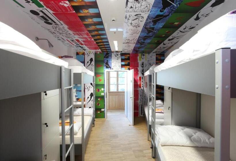 تختخواب در اتاق مشترک, Mcc Hostel