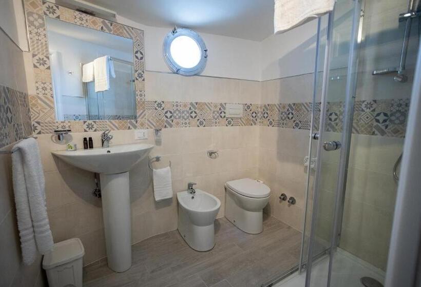 Habitació Estàndard, Exclusives