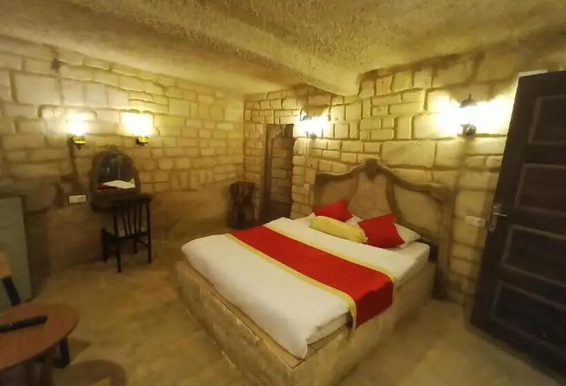 エコノミールーム, Stone Age Mansion