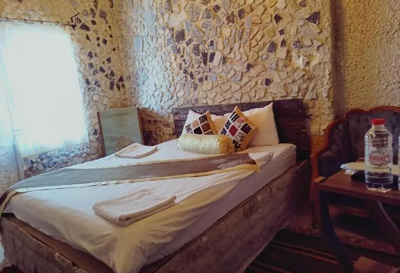 バルコニー付きデラックスルーム, Stone Age Mansion