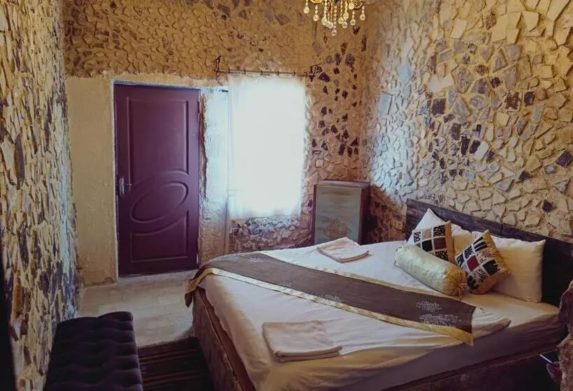 バルコニー付きデラックスルーム, Stone Age Mansion