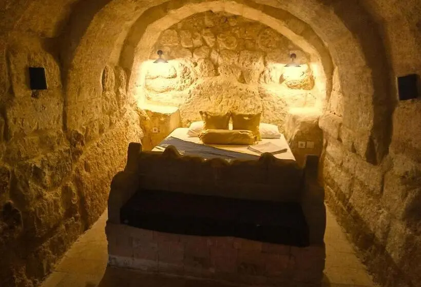 デラックスルーム, Stone Age Mansion
