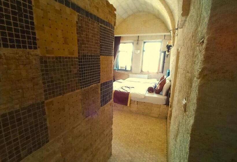 غرفة قياسية ثلاثية, Stone Age Cappadocia