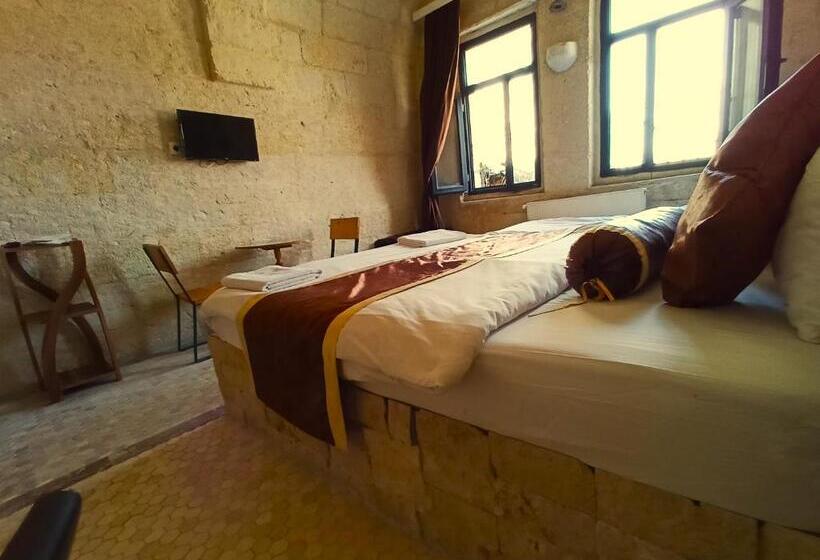 غرفة قياسية ثلاثية, Stone Age Cappadocia