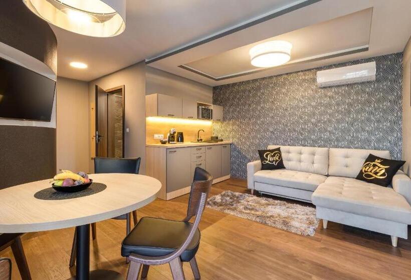 자쿠지 스위트, Love And Dream élményvilla