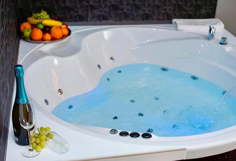 자쿠지 스위트, Love And Dream élményvilla