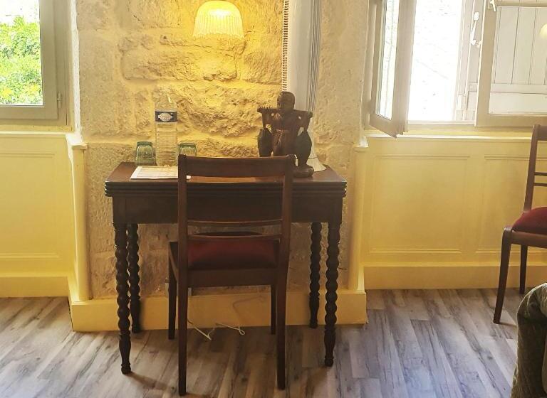 חדר דחוקס עם מיטת קינג, Maison Fossemagne