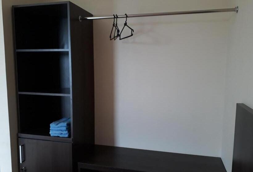 バルコニー付きスタンダードルーム, Bukit Kenari Hotel & Restaurant