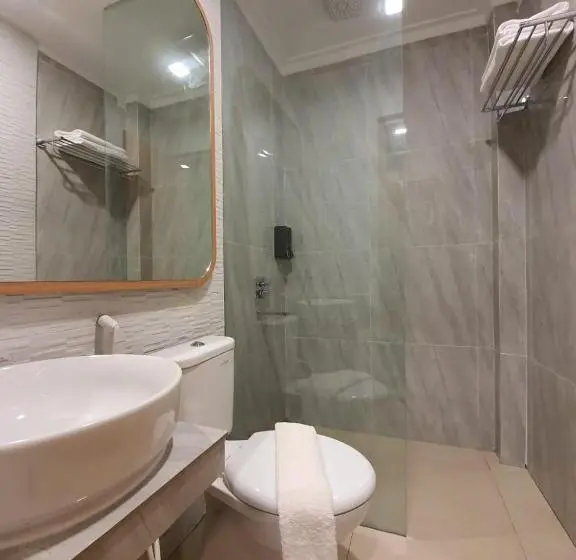 バルコニー付きデラックスルーム, Muara Hotel Bukittinggi