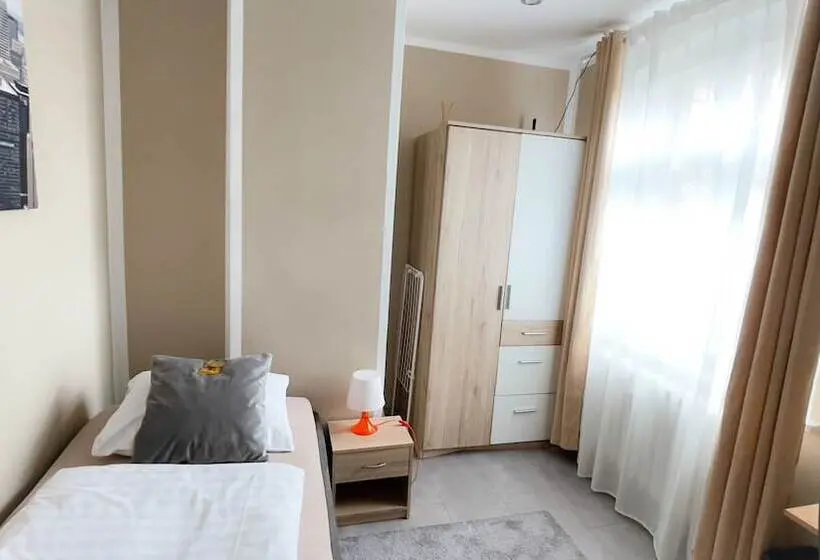 バスルーム共有のシングルスタンダード, Motel Daria Hennigsdorf Berlin