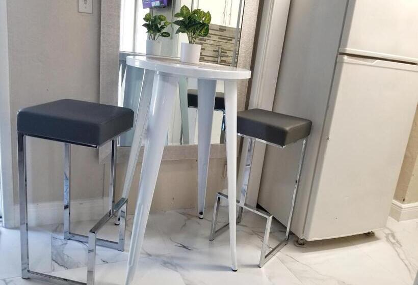 Номер Стандарт, Glam Private Studio 4 Miles From Beach