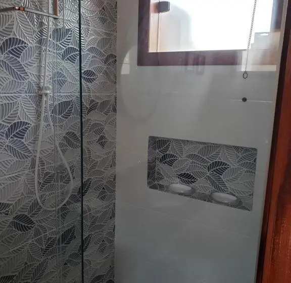 اتاق لوکس, Suítes Verano Ubatuba   Bairro Itaguá   Com Piscina