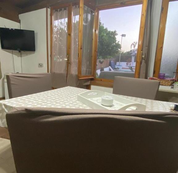 Quarto Deluxe, Sweet Home