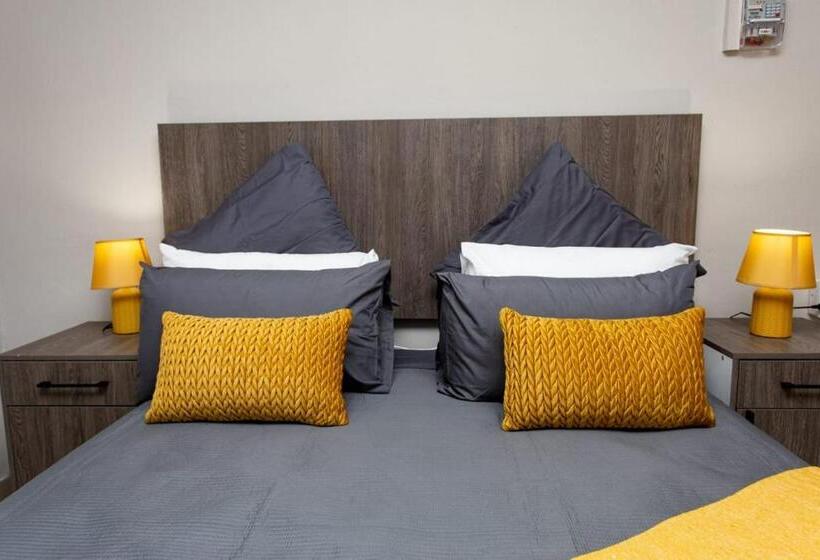 Quarto Deluxe, The Hide On Claremont