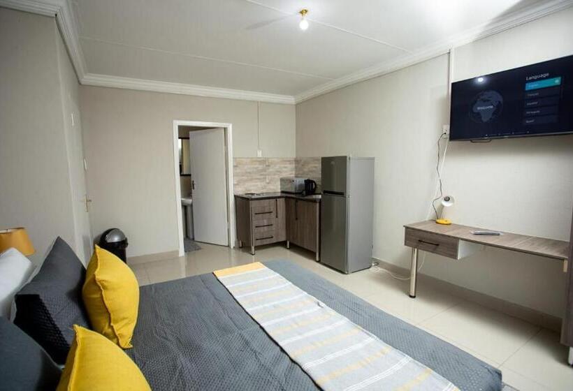 Quarto Deluxe, The Hide On Claremont