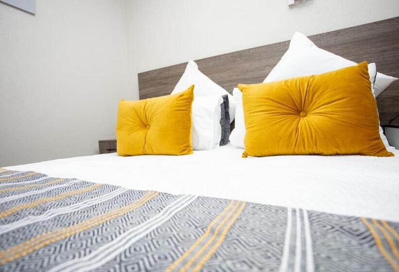 Quarto Estandar, The Hide On Claremont