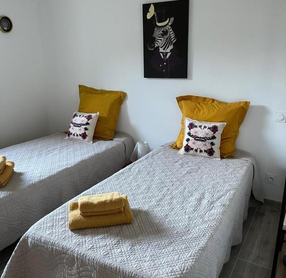 스탠다드 트리플 룸 가든 전망, Le Mas D Archas Montélimar Sud