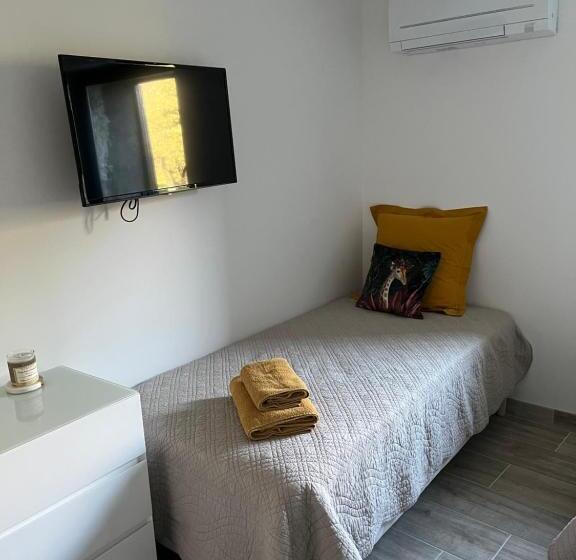 스탠다드 트리플 룸 가든 전망, Le Mas D Archas Montélimar Sud