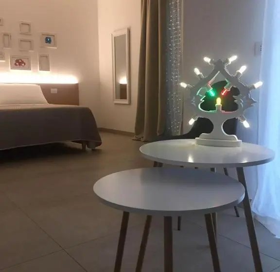 スーペリアの4人部屋, Le Rondini House