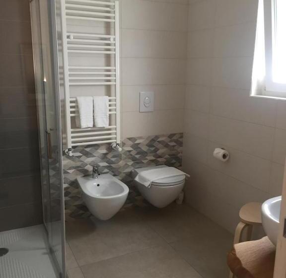 Quarto Superior Quádruplo, Le Rondini House