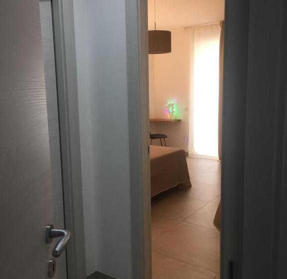 Quarto Triplo Estandar, Le Rondini House