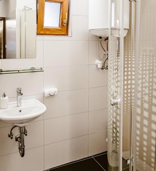 غرفة ديلوكس, Sziklavendeghaz