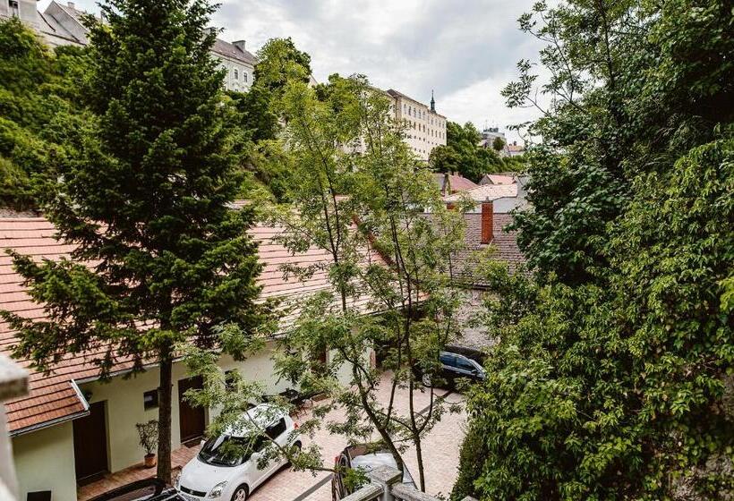 غرفة ديلوكس, Sziklavendeghaz