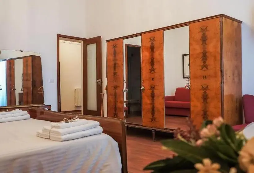 ファミリールーム, La Casa Del Fabbro