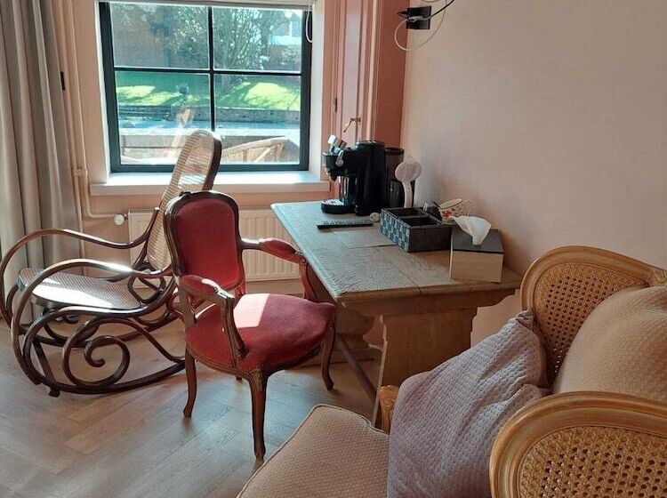 デラックスルーム, La Posterie