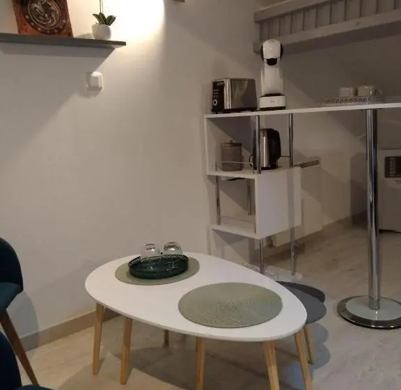 Habitació Estàndard, Lou Calado