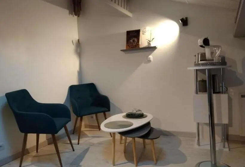 Habitació Estàndard, Lou Calado