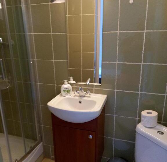 غرفة إقتصادية ثلاثية, Koruna Penzion