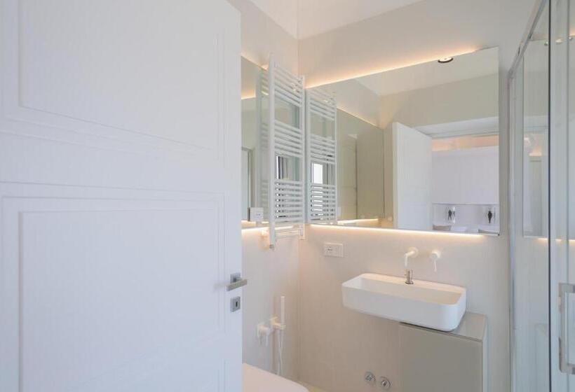 اتاق لوکس با چشم‌انداز دریا, Sopramonte Exclusive Rooms