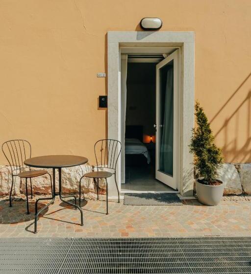 اتاق استاندارد با چشم‌انداز باغ, Alpencity Suites
