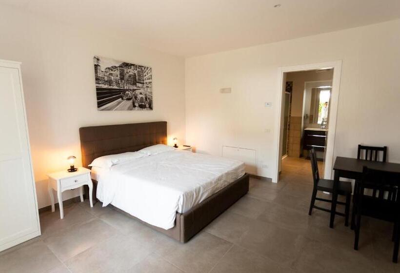 اتاق استاندارد با چشم‌انداز باغ, Alpencity Suites