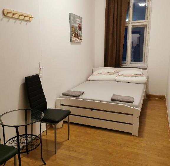 اتاق استاندارد با سرویس بهداشتی مشترک, 7brunnen Hostel & Guest House