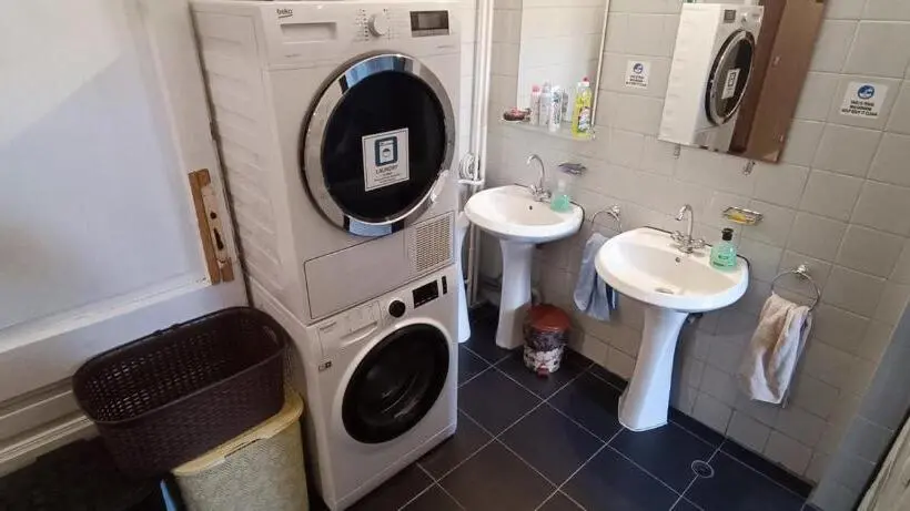 デラックスルーム, Deluxe Rooms In The Middle Of The Downtown