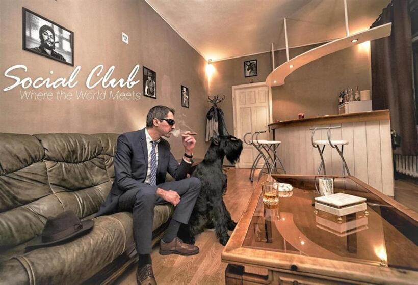 Кровать в Общей Комнате, Deluxe Rooms In The Middle Of The Downtown